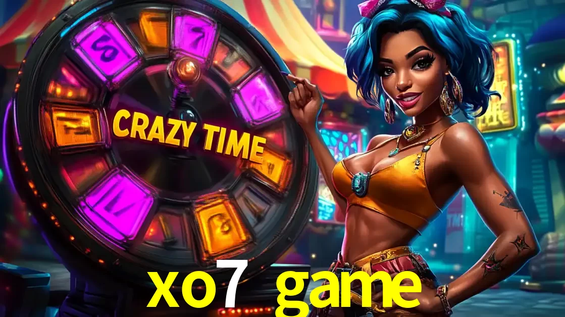 Mulher estilizada com cabelo azul e visual vibrante posando ao lado da roda de prêmios do game show Crazy Time, convidando para a diversão e os bônus do cassino xo7 game.