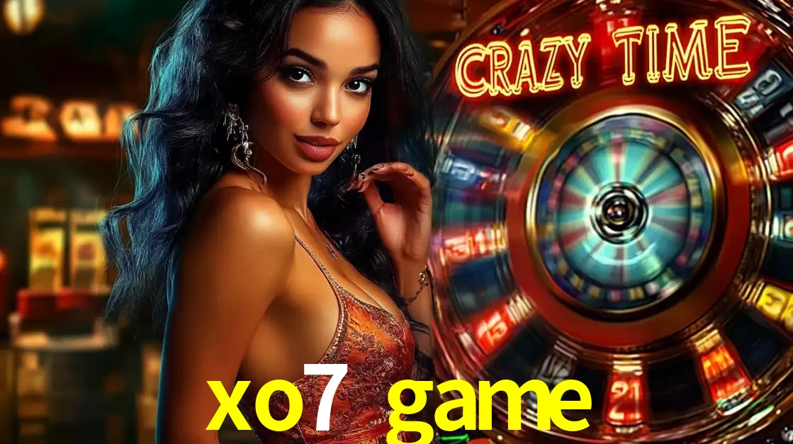 Mulher elegante ao lado da vibrante roda da fortuna do jogo de cassino ao vivo Crazy Time, um dos game shows mais populares e cheios de prêmios do xo7 game.
